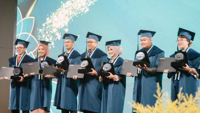 With Many Awards And GPAs Of 4.0, The Graduates Of SBM ITB Celebrated ...